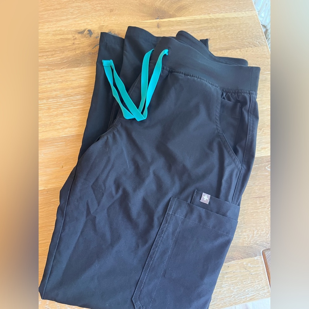 Women’s figs pants small